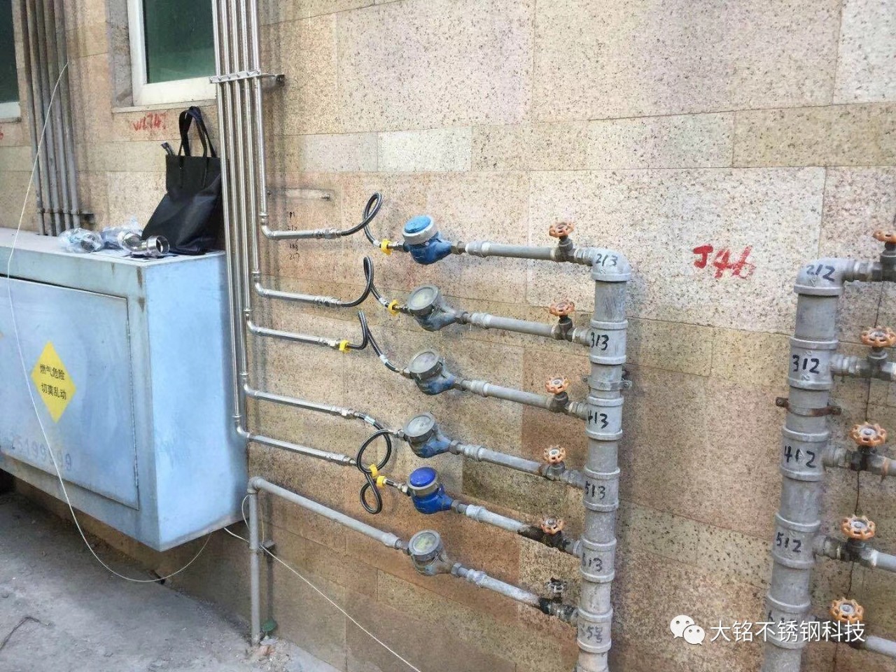薄壁激情69蜜桃一区二区三区水管